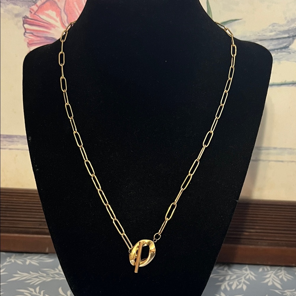 Paper clip round toggle necklace